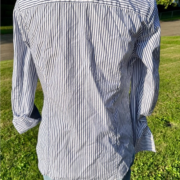 TOMMY HILFIGER preppy button down Oxford with front pocket & logo Size: S/P NWOT - Picture 4 of 5